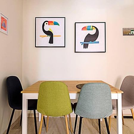 Cozy Flat With 1 Bedroom Next To Metro Station Атина Екстериор снимка