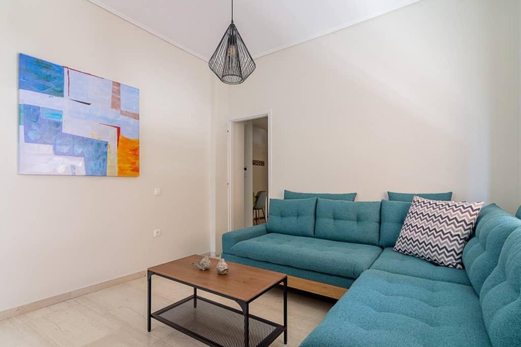 Cozy Flat With 1 Bedroom Next To Metro Station Атина Екстериор снимка