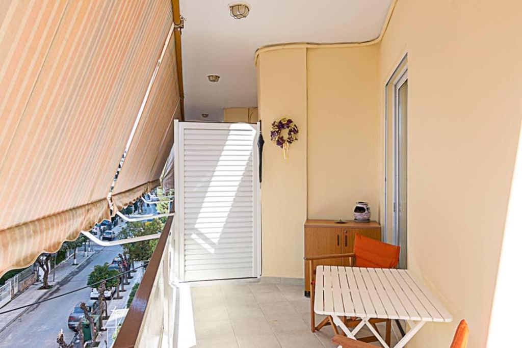 Cozy Flat With 1 Bedroom Next To Metro Station Атина Екстериор снимка