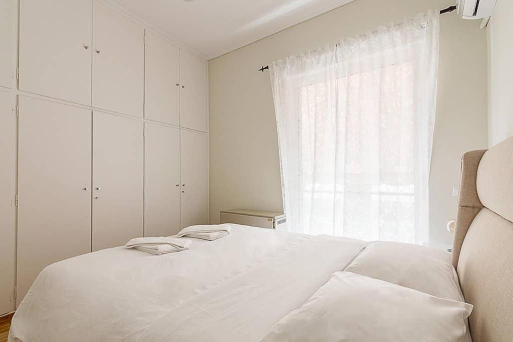 Cozy Flat With 1 Bedroom Next To Metro Station Атина Екстериор снимка