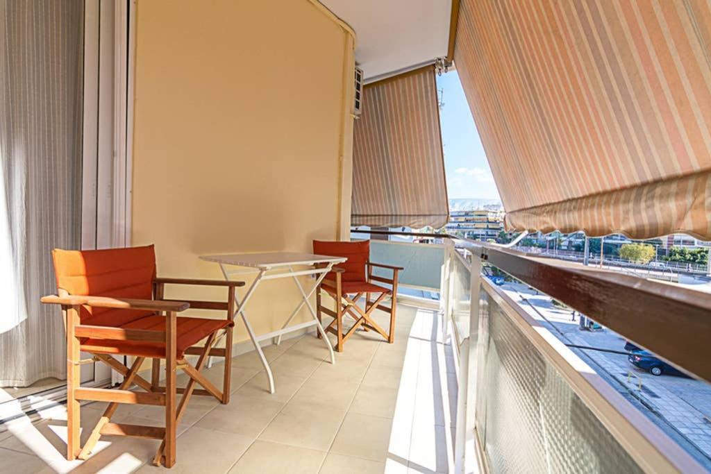 Cozy Flat With 1 Bedroom Next To Metro Station Атина Екстериор снимка