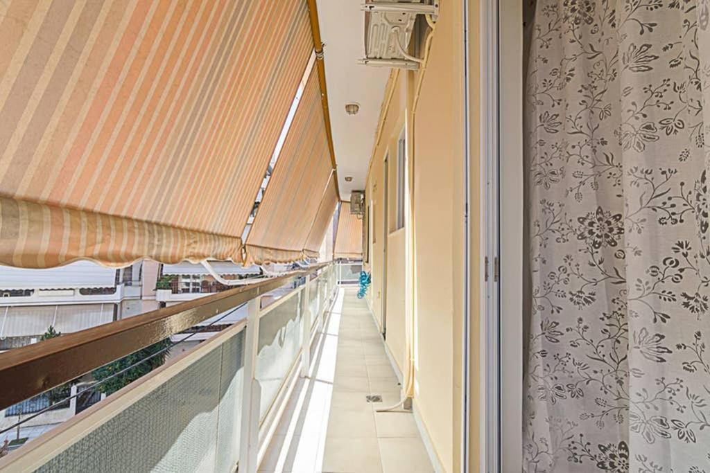 Cozy Flat With 1 Bedroom Next To Metro Station Атина Екстериор снимка
