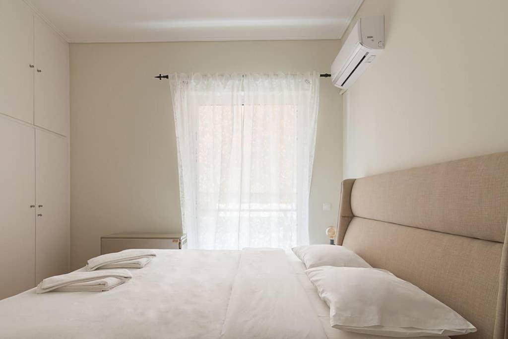 Cozy Flat With 1 Bedroom Next To Metro Station Атина Екстериор снимка