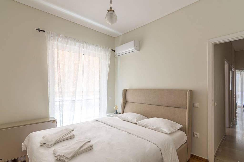 Cozy Flat With 1 Bedroom Next To Metro Station Атина Екстериор снимка